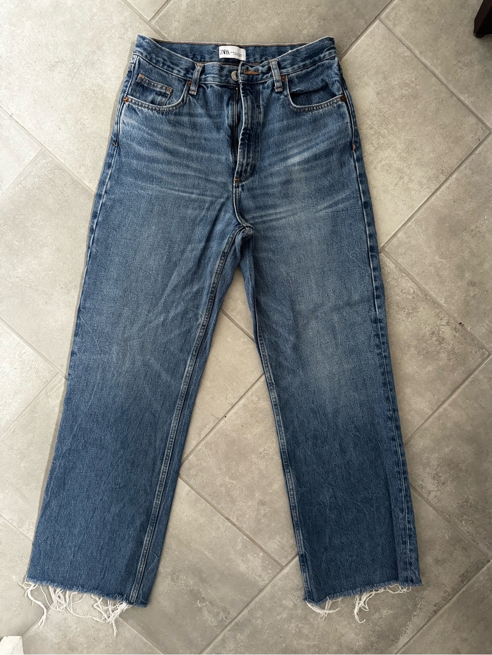 Zara High Rise Straight Leg Jeans | Size 6 (28) | Medium Wash | Raw Frayed Hem |